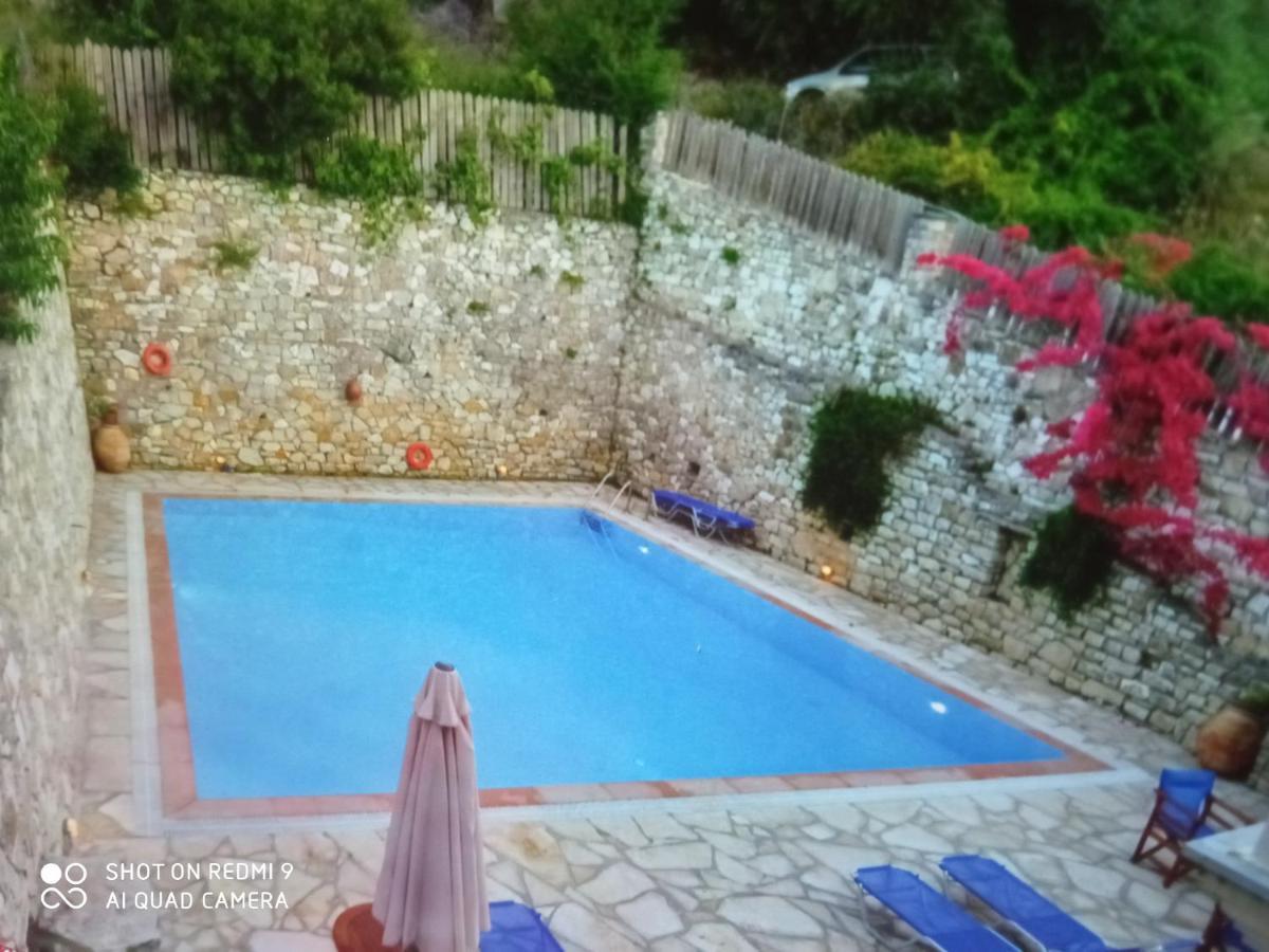 Soustas Apartments Longos  ภายนอก รูปภาพ