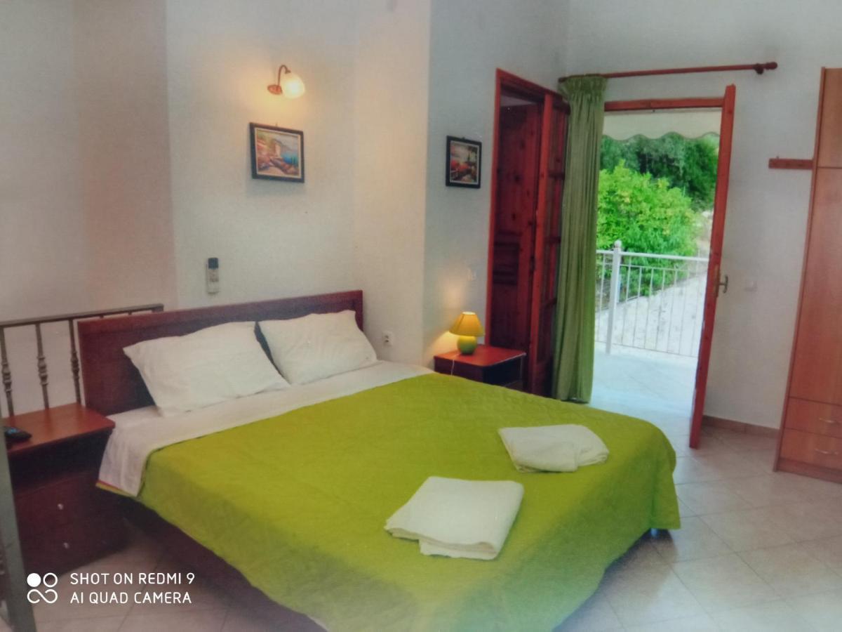 Soustas Apartments Longos  ภายนอก รูปภาพ