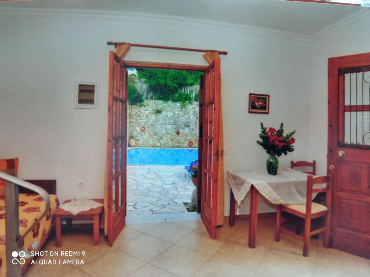 Soustas Apartments Longos  ภายนอก รูปภาพ