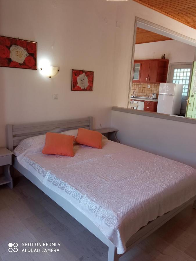 Soustas Apartments Longos  ภายนอก รูปภาพ