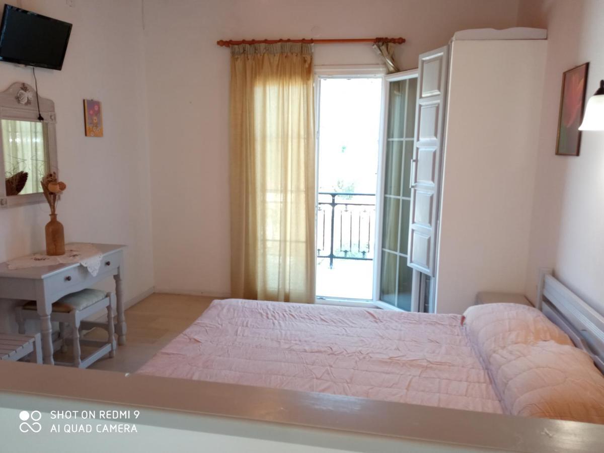 Soustas Apartments Longos  ภายนอก รูปภาพ