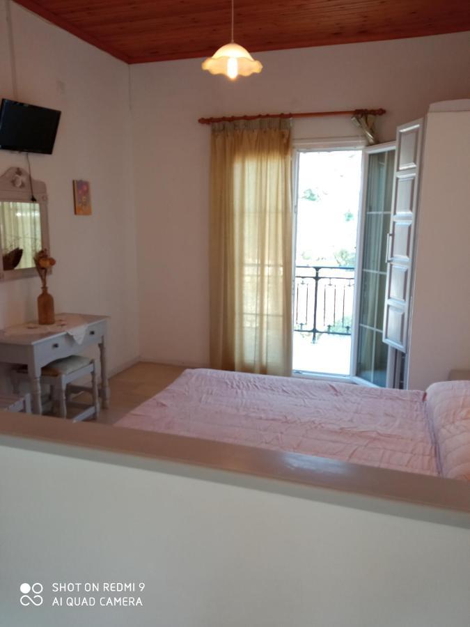Soustas Apartments Longos  ภายนอก รูปภาพ