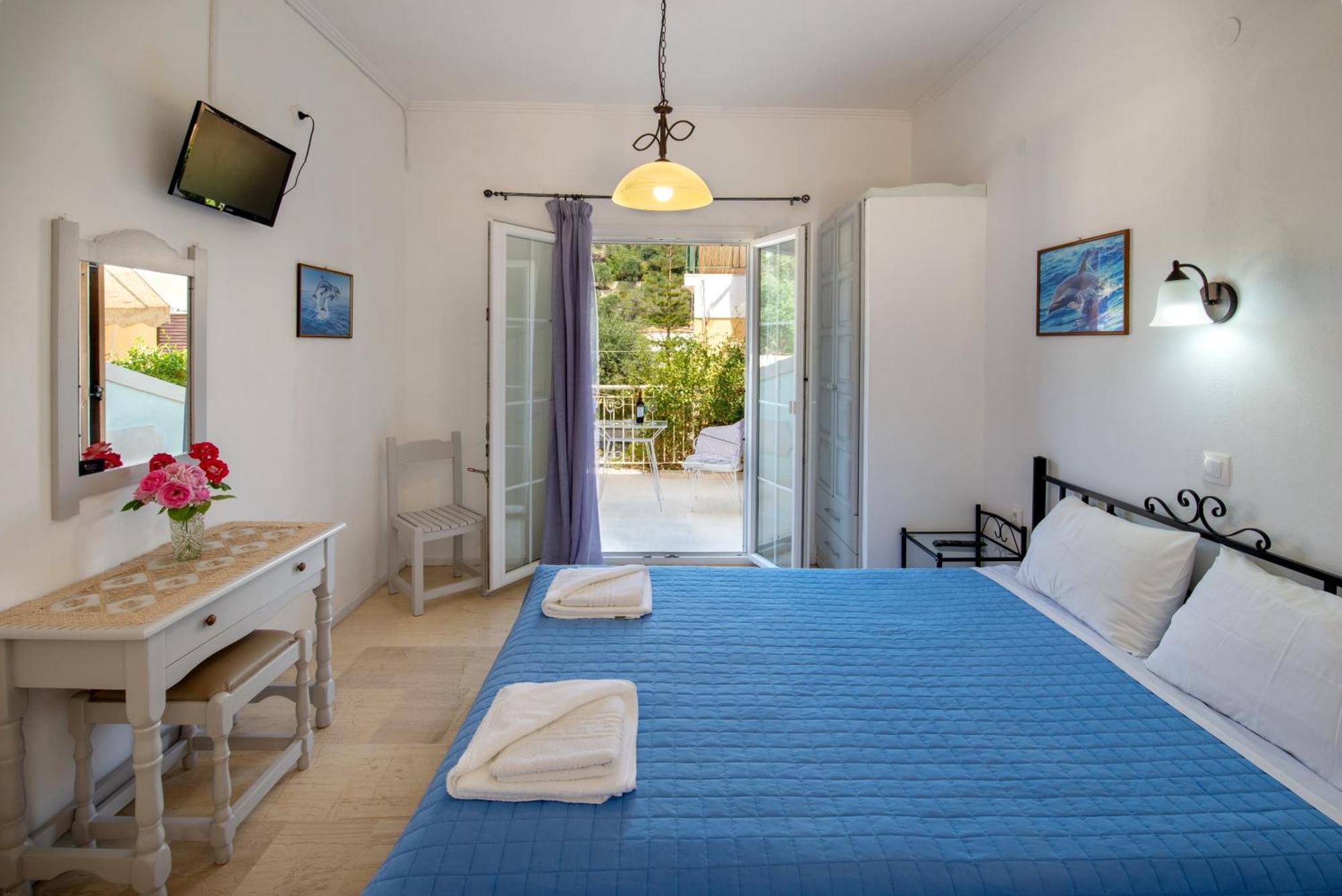 Soustas Apartments Longos  ภายนอก รูปภาพ
