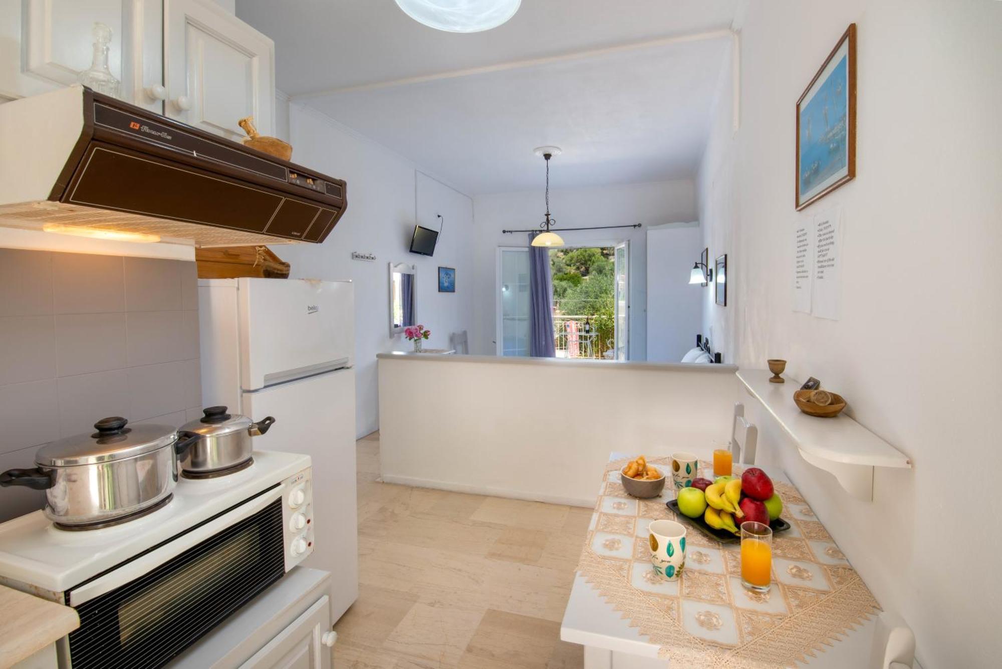 Soustas Apartments Longos  ภายนอก รูปภาพ