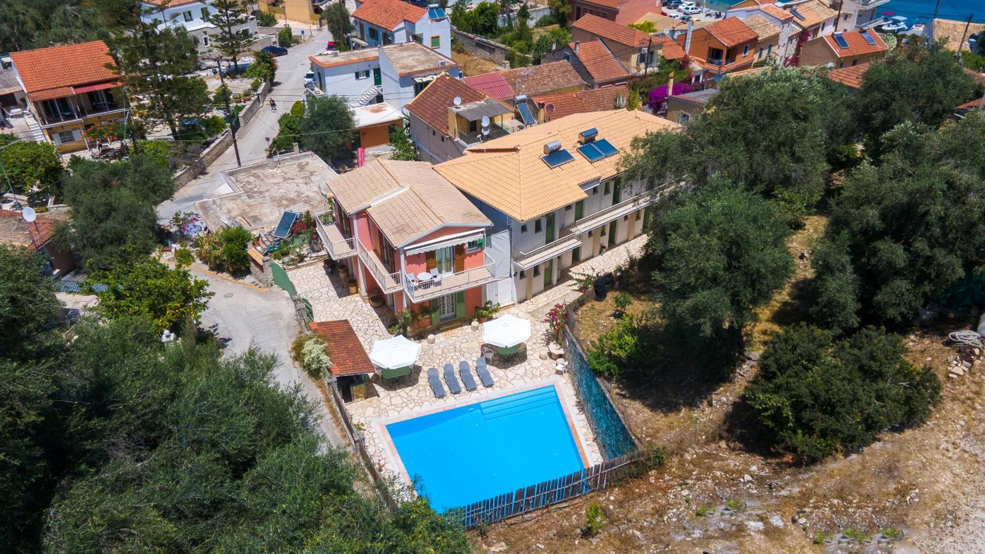 Soustas Apartments Longos  ภายนอก รูปภาพ